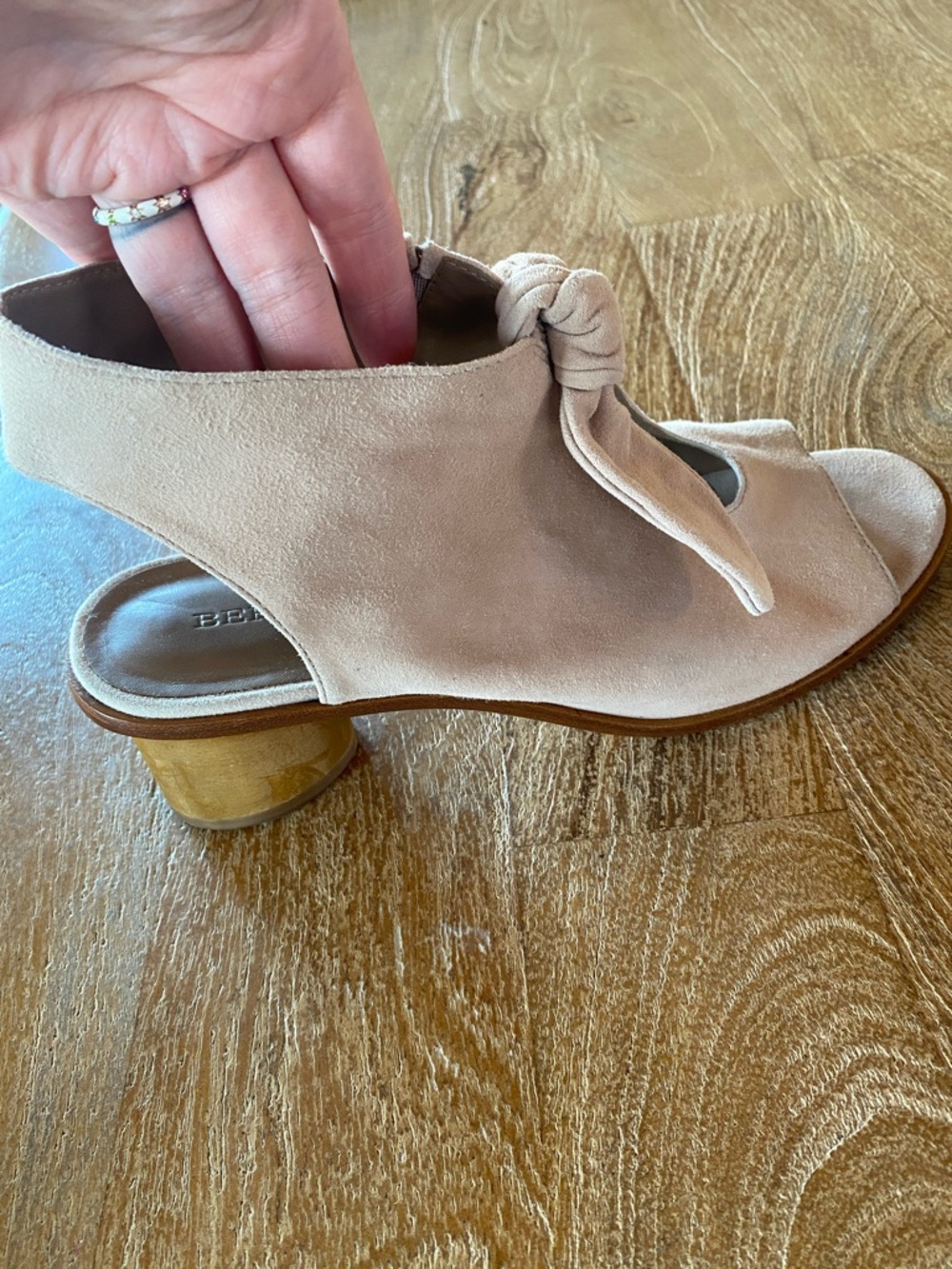 Bernardo “Luna” bow heels - Picture 7 of 15